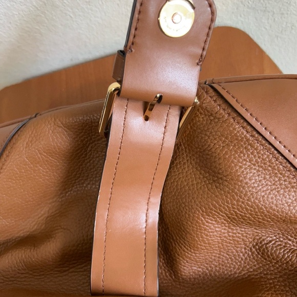 Michael Kors Lillian Medium
Shoulder - Picture 11 of 15